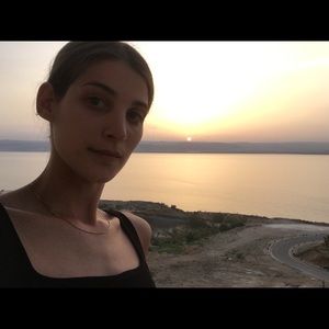 Meet your Posher, Caroline